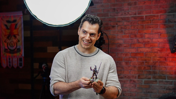 Warhammer-serien til Henry Cavill får med seg kjent grøsserregissør